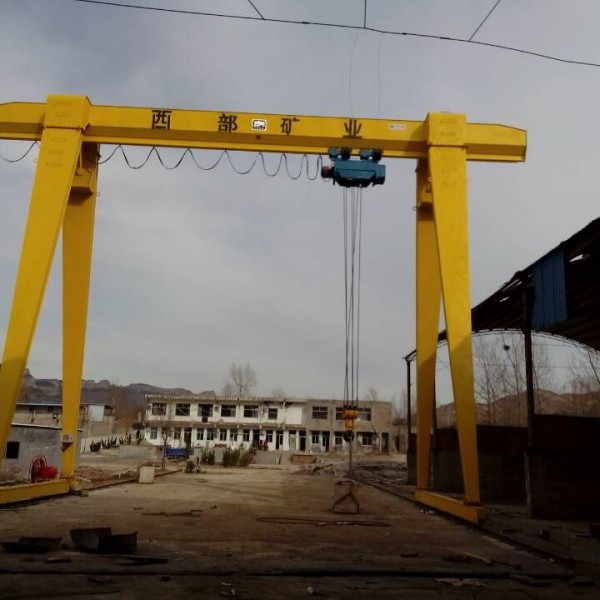 MH��25�����13�����߶�9���T(m��n)ʽ���ؙC(j��) MH type 25t gantry crane